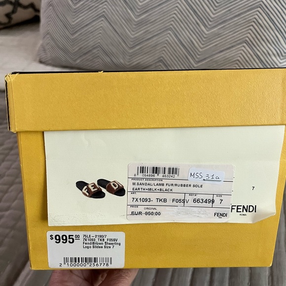 Fendi shearling slides men 7 Woman 10 - Picture 6 of 11